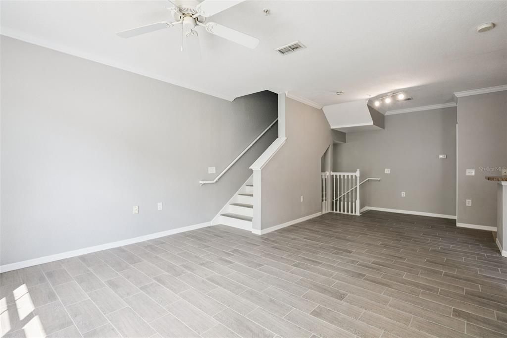 For Sale: $264,999 (2 beds, 2 baths, 1361 Square Feet)