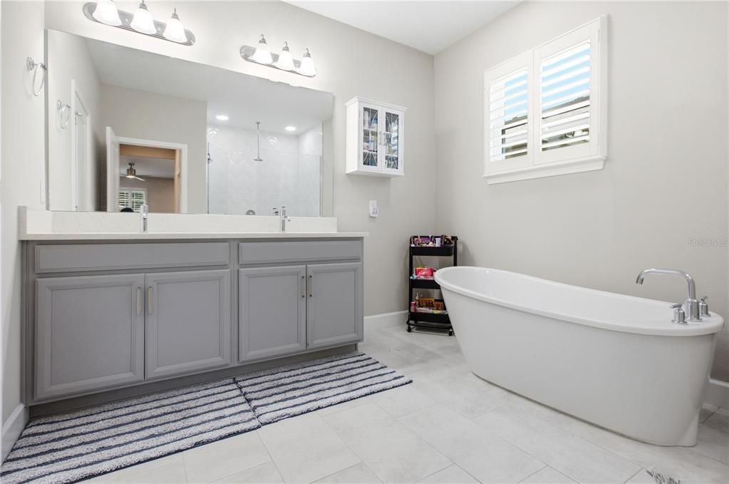 For Sale: $775,000 (5 beds, 3 baths, 3273 Square Feet)