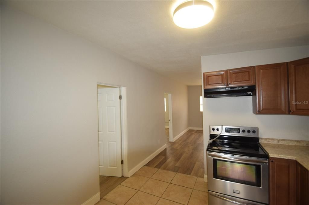 For Rent: $1,295 (2 beds, 1 baths, 696 Square Feet)