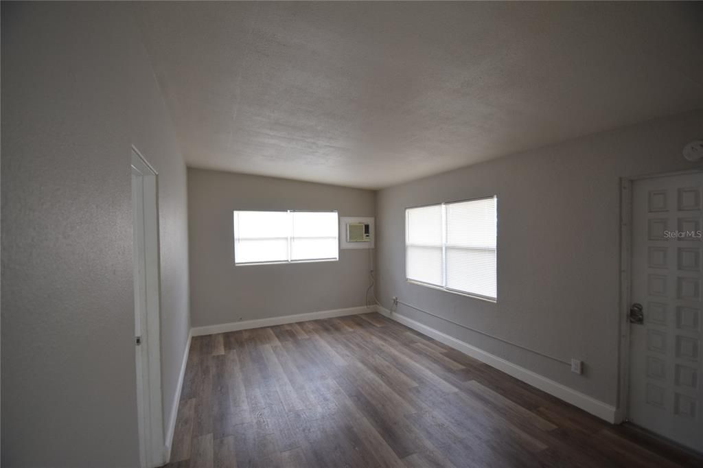 For Rent: $1,295 (2 beds, 1 baths, 696 Square Feet)