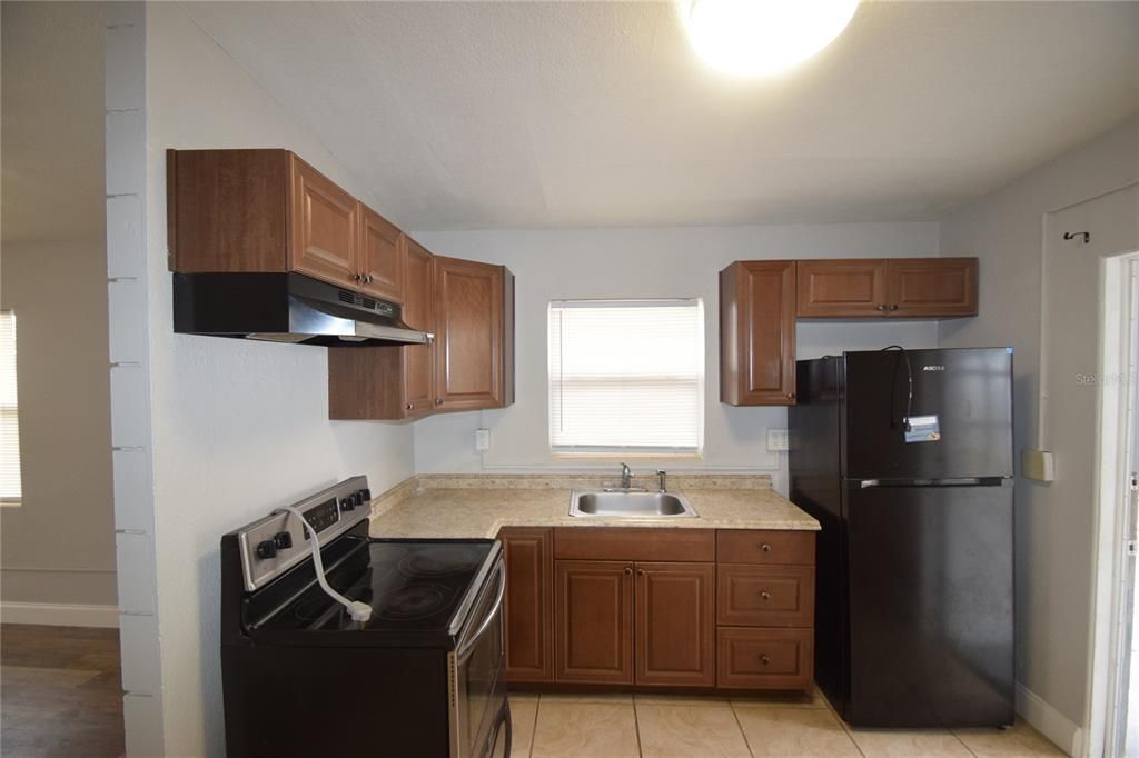 For Rent: $1,295 (2 beds, 1 baths, 696 Square Feet)