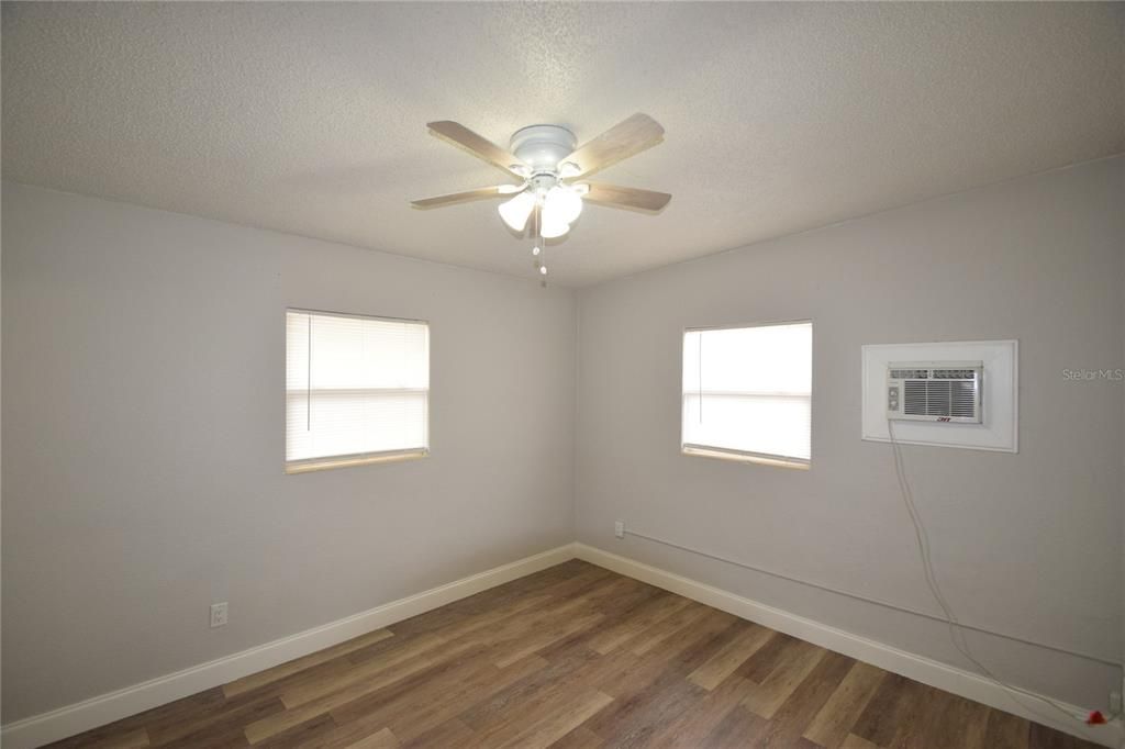 For Rent: $1,295 (2 beds, 1 baths, 696 Square Feet)