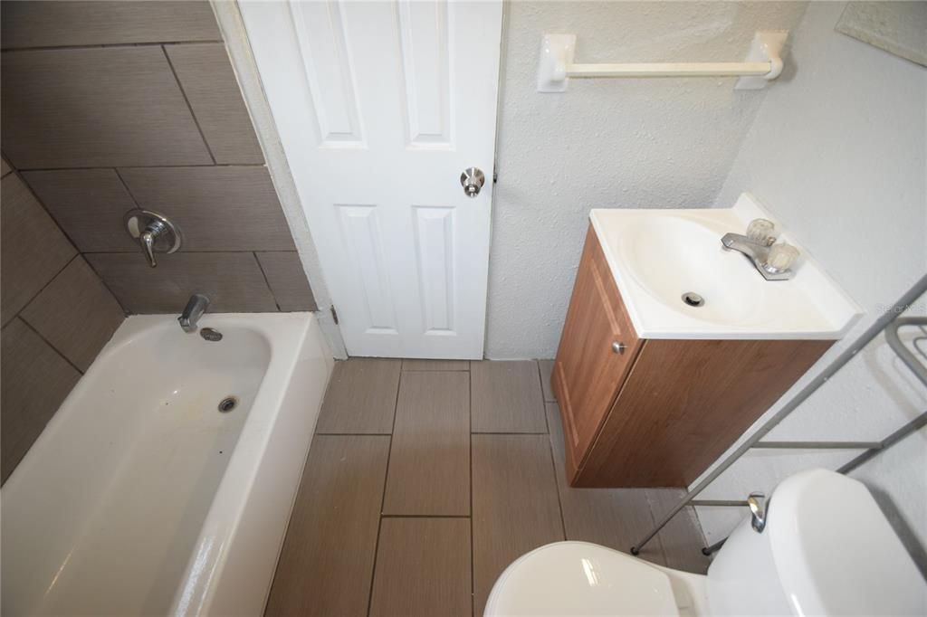 For Rent: $1,295 (2 beds, 1 baths, 696 Square Feet)