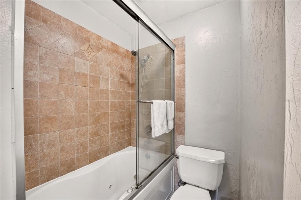 For Sale: $159,900 (2 beds, 2 baths, 1256 Square Feet)