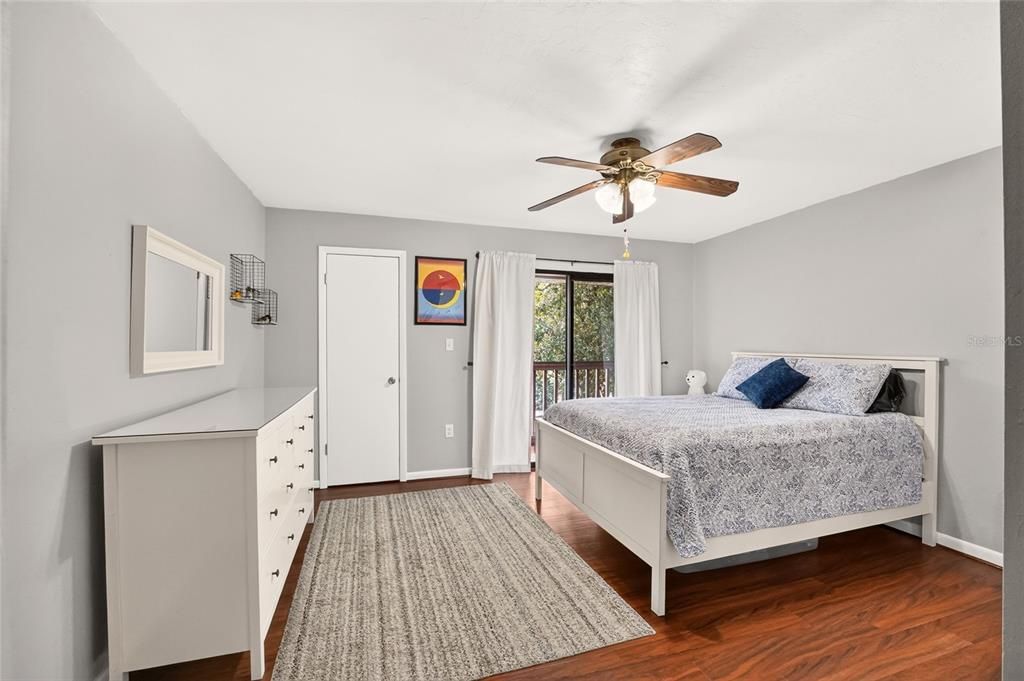 For Sale: $159,900 (2 beds, 2 baths, 1256 Square Feet)