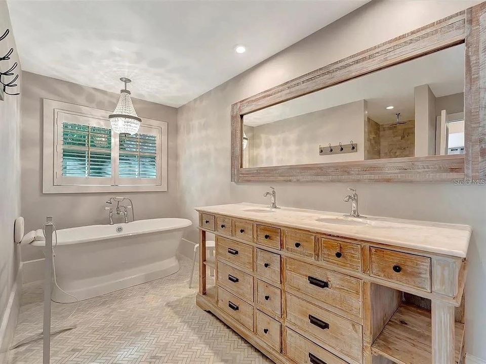 For Rent: $4,700 (3 beds, 3 baths, 2364 Square Feet)