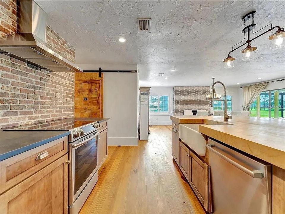 For Rent: $4,700 (3 beds, 3 baths, 2364 Square Feet)