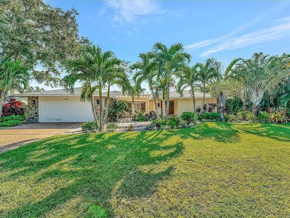 For Rent: $4,700 (3 beds, 3 baths, 2364 Square Feet)