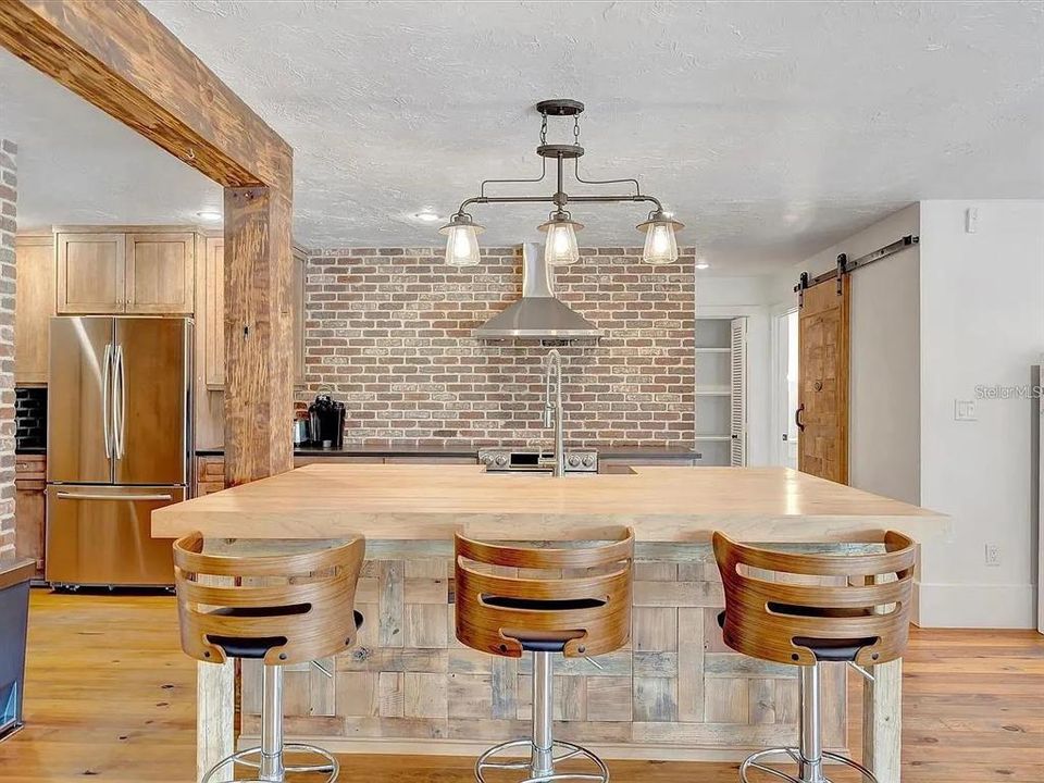 For Rent: $4,700 (3 beds, 3 baths, 2364 Square Feet)