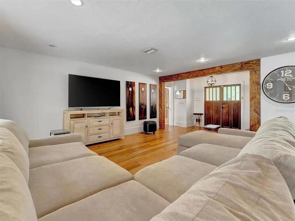 For Rent: $4,700 (3 beds, 3 baths, 2364 Square Feet)