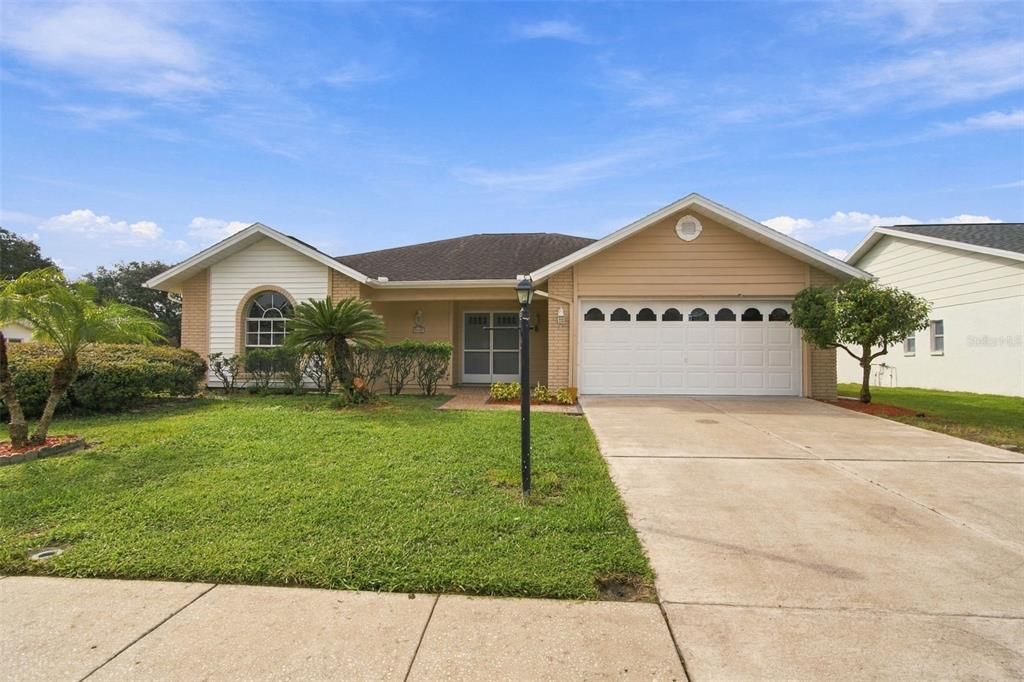 For Sale: $320,000 (2 beds, 2 baths, 1646 Square Feet)