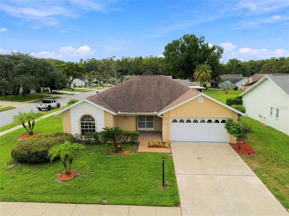 For Sale: $320,000 (2 beds, 2 baths, 1646 Square Feet)