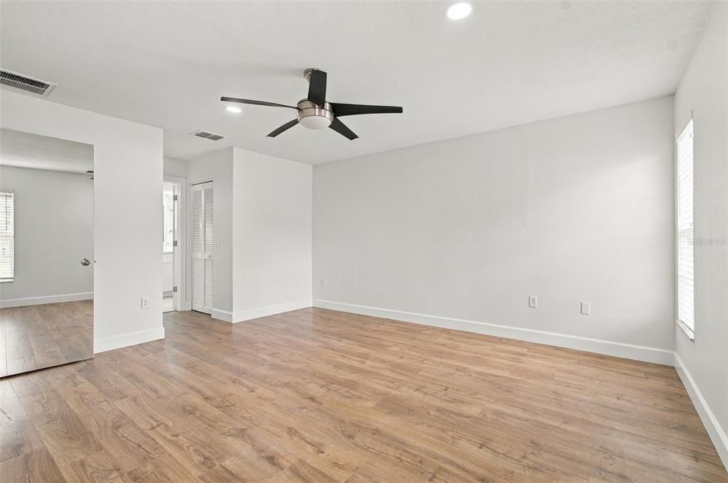 For Sale: $320,000 (2 beds, 2 baths, 1646 Square Feet)