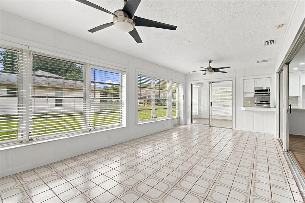 For Sale: $320,000 (2 beds, 2 baths, 1646 Square Feet)