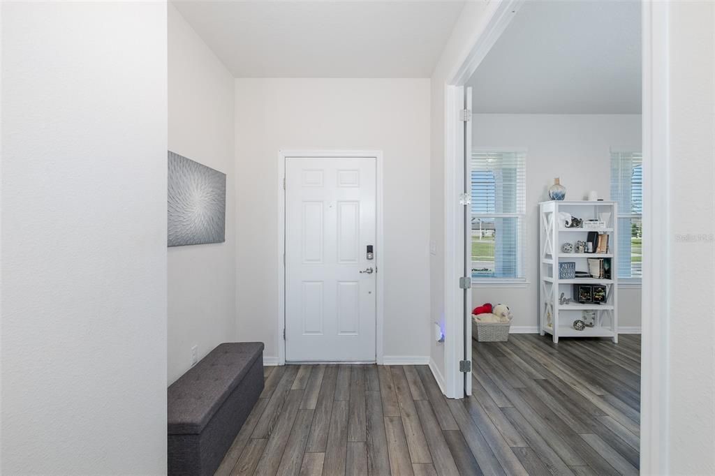 En Venta: $549,900 (4 camas, 3 baños, 2910 Pies cuadrados)