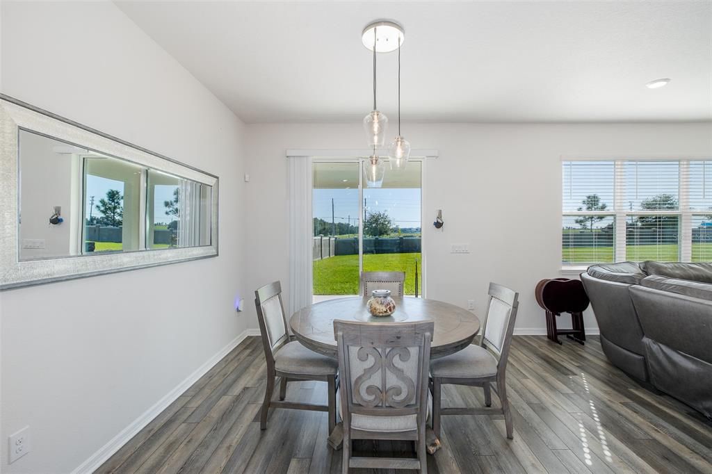 En Venta: $549,900 (4 camas, 3 baños, 2910 Pies cuadrados)