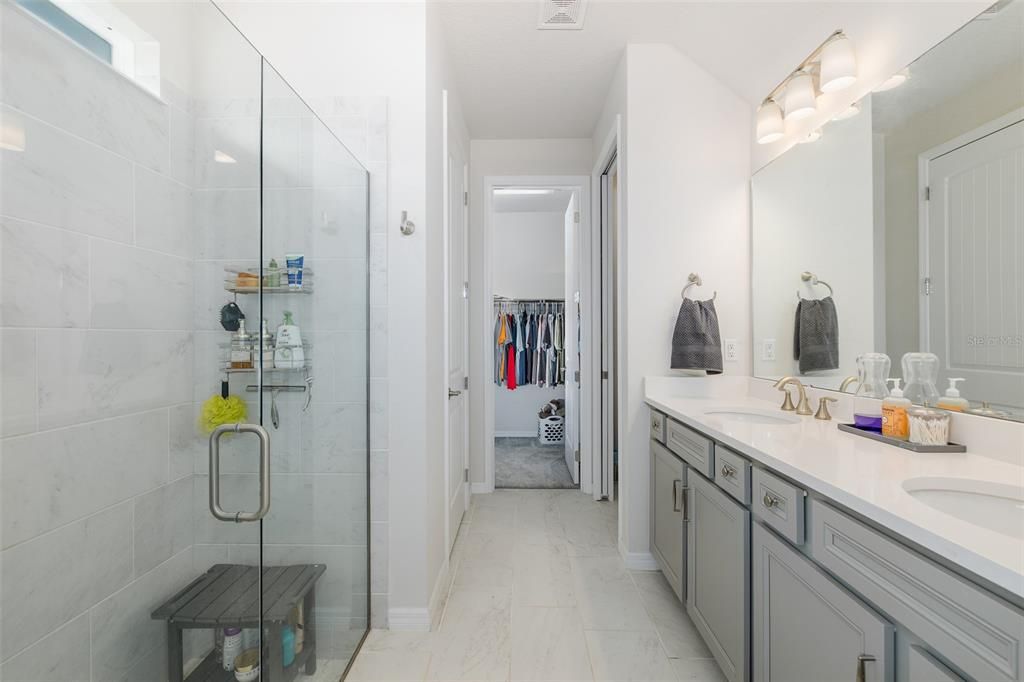 En Venta: $549,900 (4 camas, 3 baños, 2910 Pies cuadrados)