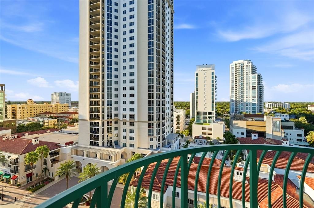 For Sale: $1,700,000 (3 beds, 2 baths, 2600 Square Feet)