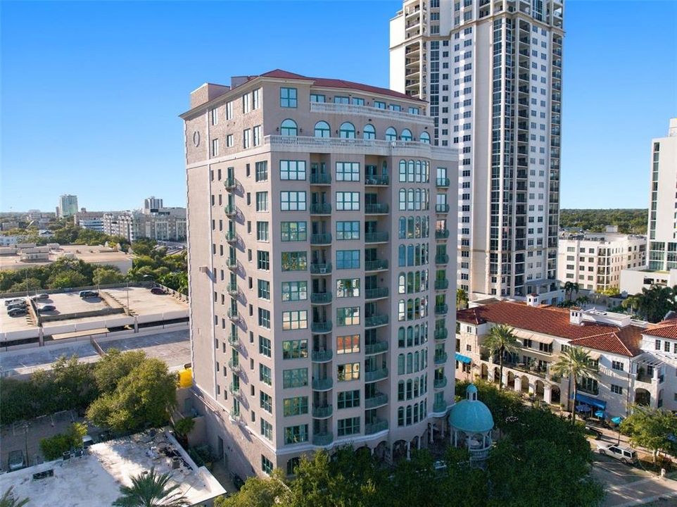 For Sale: $1,700,000 (3 beds, 2 baths, 2600 Square Feet)