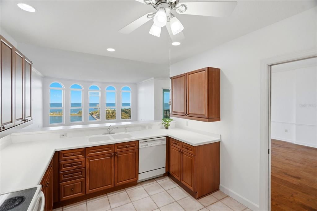 For Sale: $1,700,000 (3 beds, 2 baths, 2600 Square Feet)