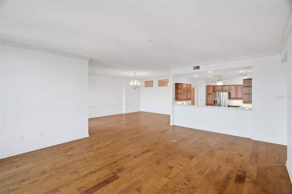 For Sale: $1,700,000 (3 beds, 2 baths, 2600 Square Feet)