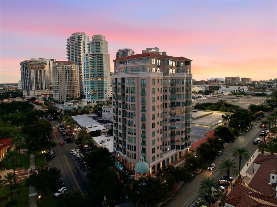 For Sale: $1,700,000 (3 beds, 2 baths, 2600 Square Feet)