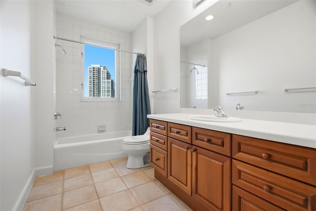 For Sale: $1,700,000 (3 beds, 2 baths, 2600 Square Feet)