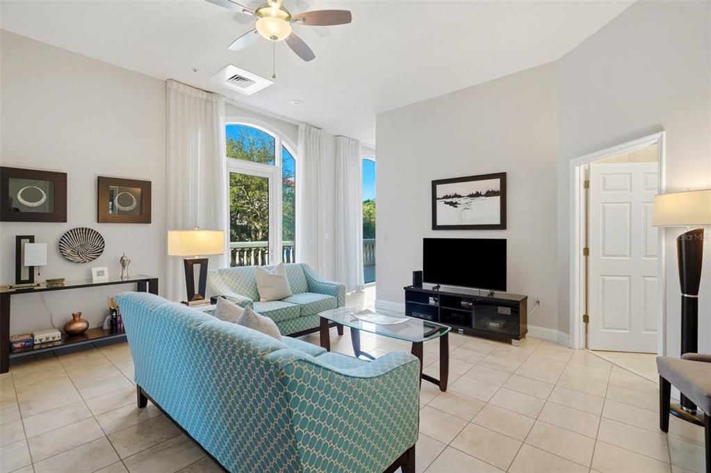 For Sale: $1,700,000 (3 beds, 2 baths, 2600 Square Feet)