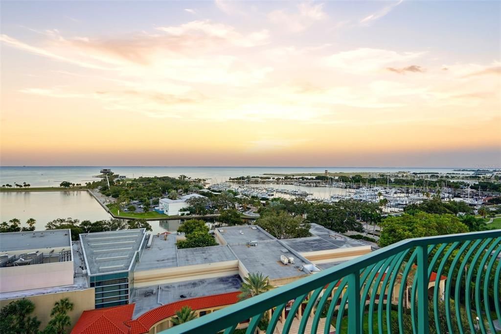 For Sale: $1,700,000 (3 beds, 2 baths, 2600 Square Feet)