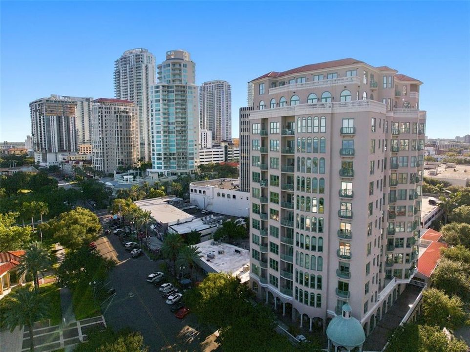 For Sale: $1,700,000 (3 beds, 2 baths, 2600 Square Feet)