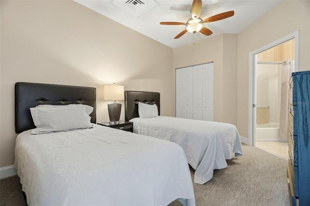 For Sale: $1,700,000 (3 beds, 2 baths, 2600 Square Feet)