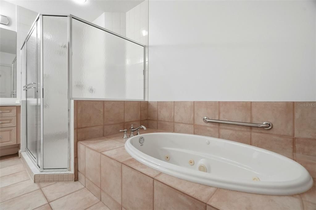 For Sale: $1,700,000 (3 beds, 2 baths, 2600 Square Feet)
