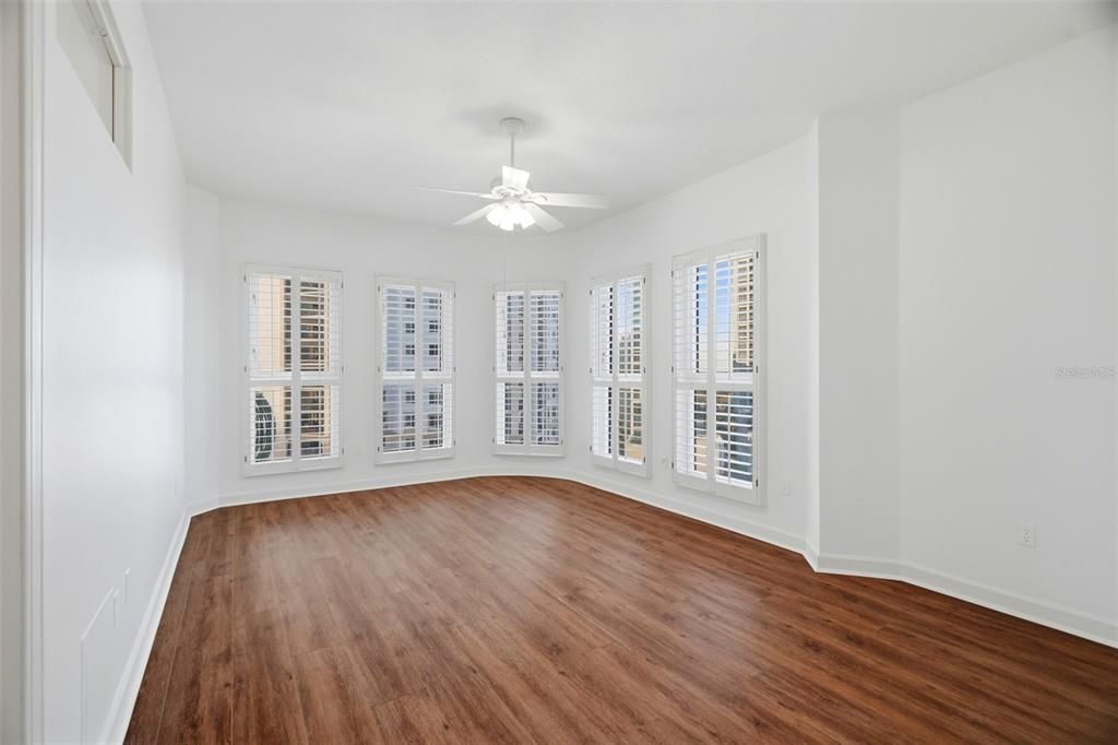 For Sale: $1,700,000 (3 beds, 2 baths, 2600 Square Feet)