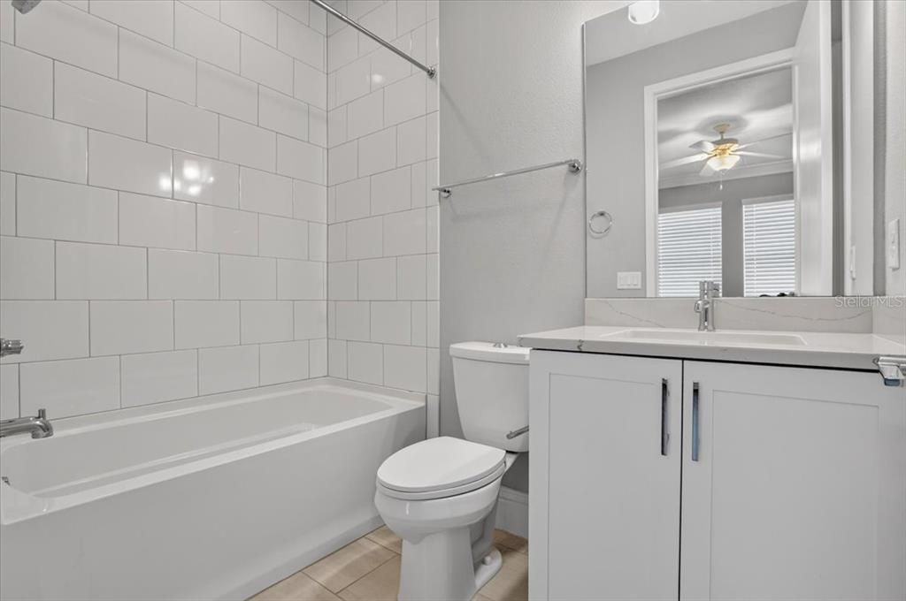 En Venta: $1,050,000 (3 camas, 3 baños, 2189 Pies cuadrados)