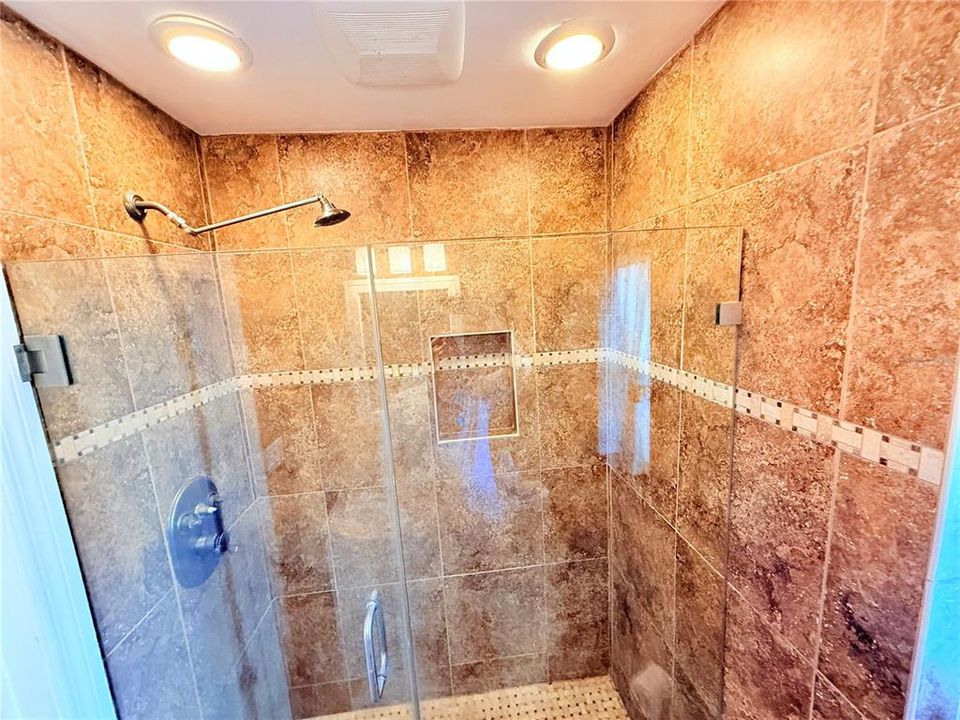 На продажу: $350,000 (2 спален, 1 ванн, 736 Квадратных фут)