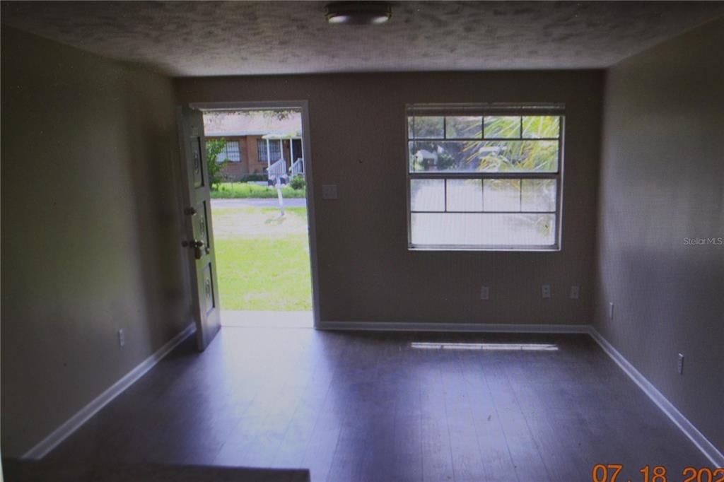 For Rent: $1,695 (2 beds, 1 baths, 750 Square Feet)