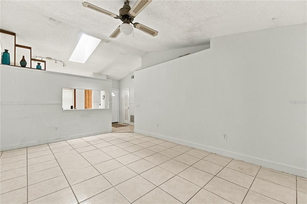 For Sale: $240,000 (2 beds, 2 baths, 1008 Square Feet)