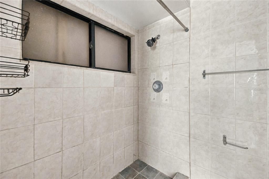For Sale: $240,000 (2 beds, 2 baths, 1008 Square Feet)