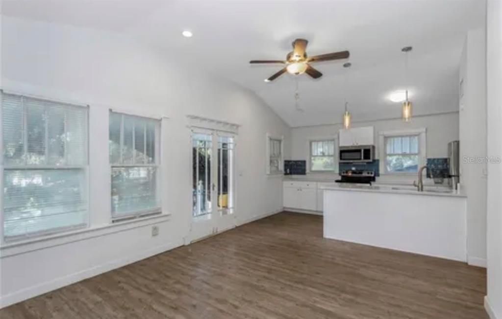 For Rent: $1,600 (2 beds, 2 baths, 600 Square Feet)