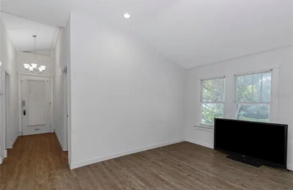 For Rent: $1,600 (2 beds, 2 baths, 600 Square Feet)