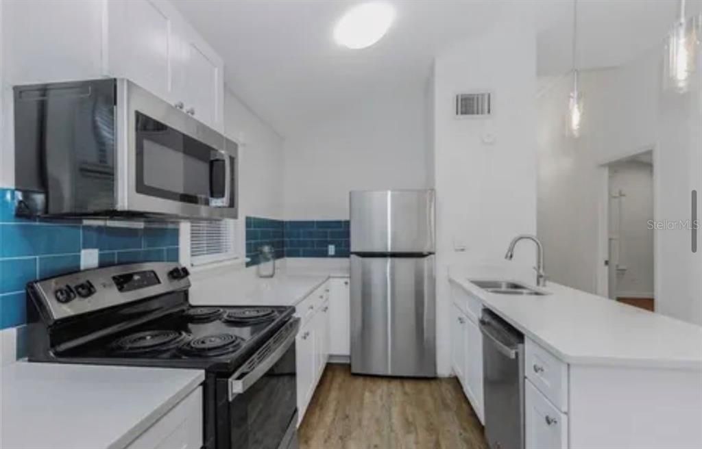 For Rent: $1,600 (2 beds, 2 baths, 600 Square Feet)