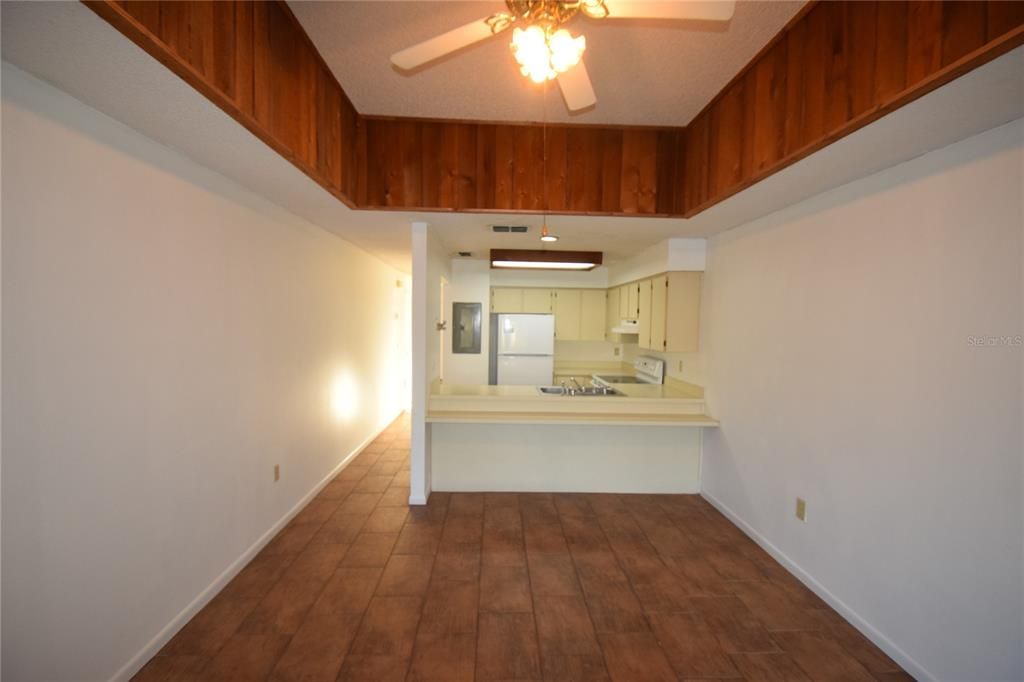 For Rent: $1,350 (2 beds, 1 baths, 662 Square Feet)