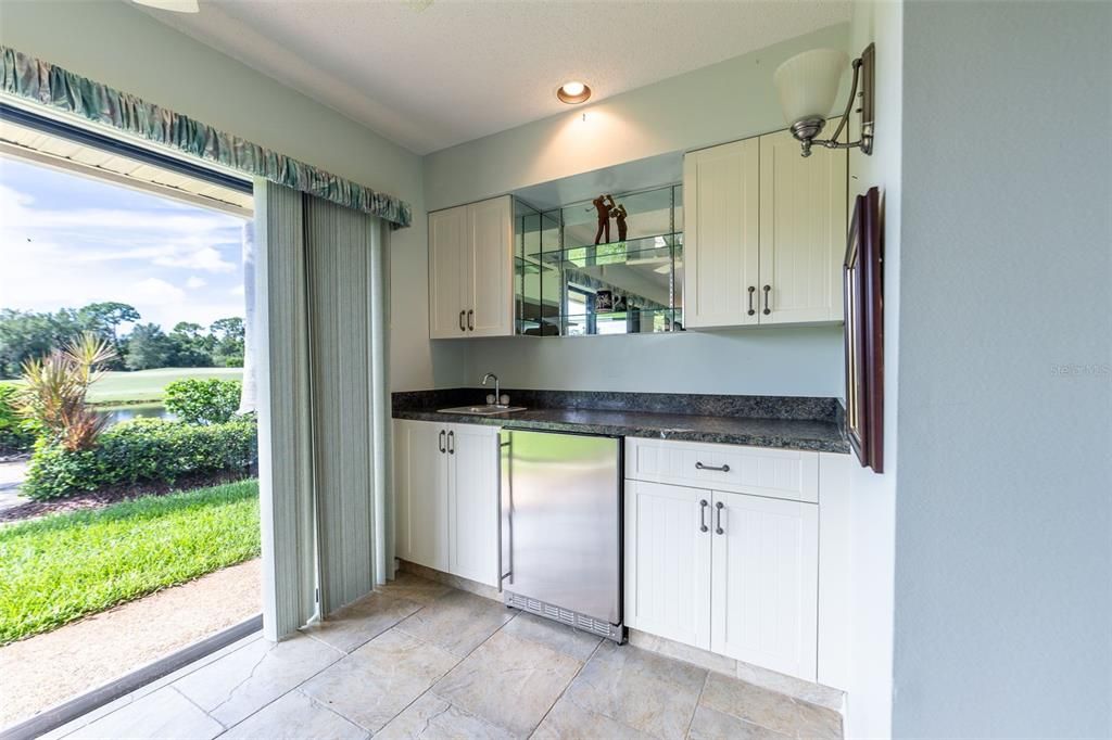 En Venta: $359,900 (2 camas, 2 baños, 2300 Pies cuadrados)
