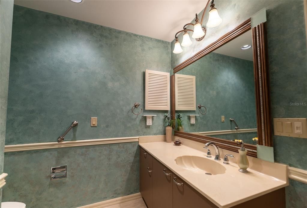 En Venta: $359,900 (2 camas, 2 baños, 2300 Pies cuadrados)