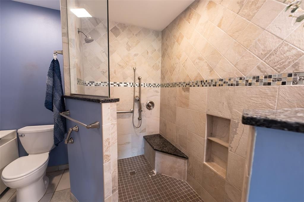 En Venta: $359,900 (2 camas, 2 baños, 2300 Pies cuadrados)