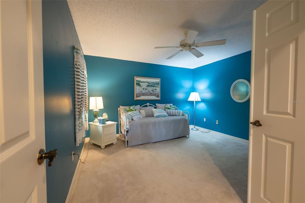 En Venta: $359,900 (2 camas, 2 baños, 2300 Pies cuadrados)