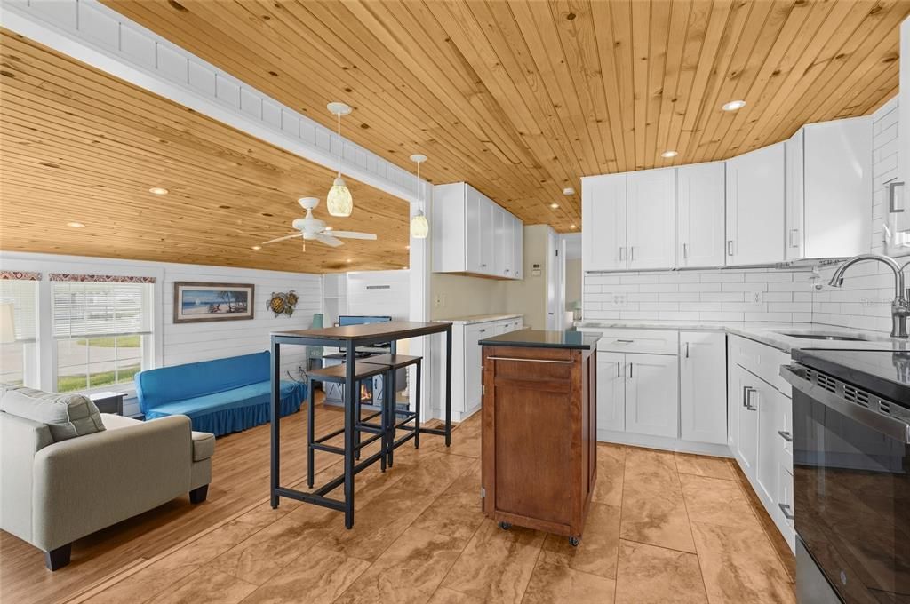На продажу: $189,900 (1 спален, 2 ванн, 793 Квадратных фут)