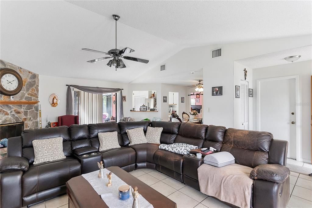 For Sale: $239,999 (3 beds, 2 baths, 1464 Square Feet)
