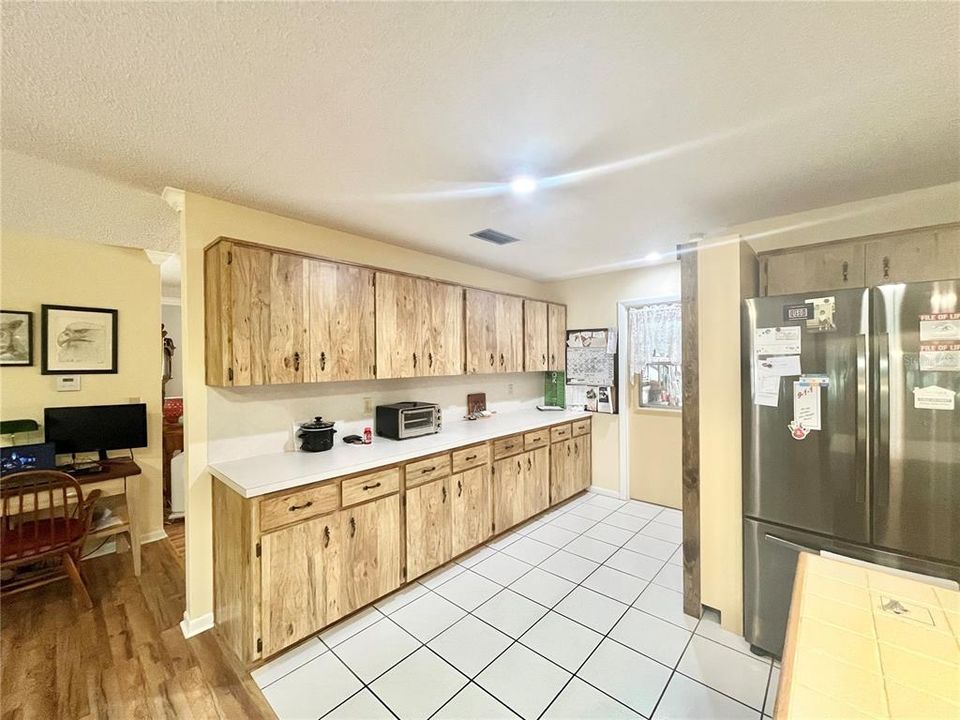 For Sale: $159,900 (2 beds, 2 baths, 1492 Square Feet)