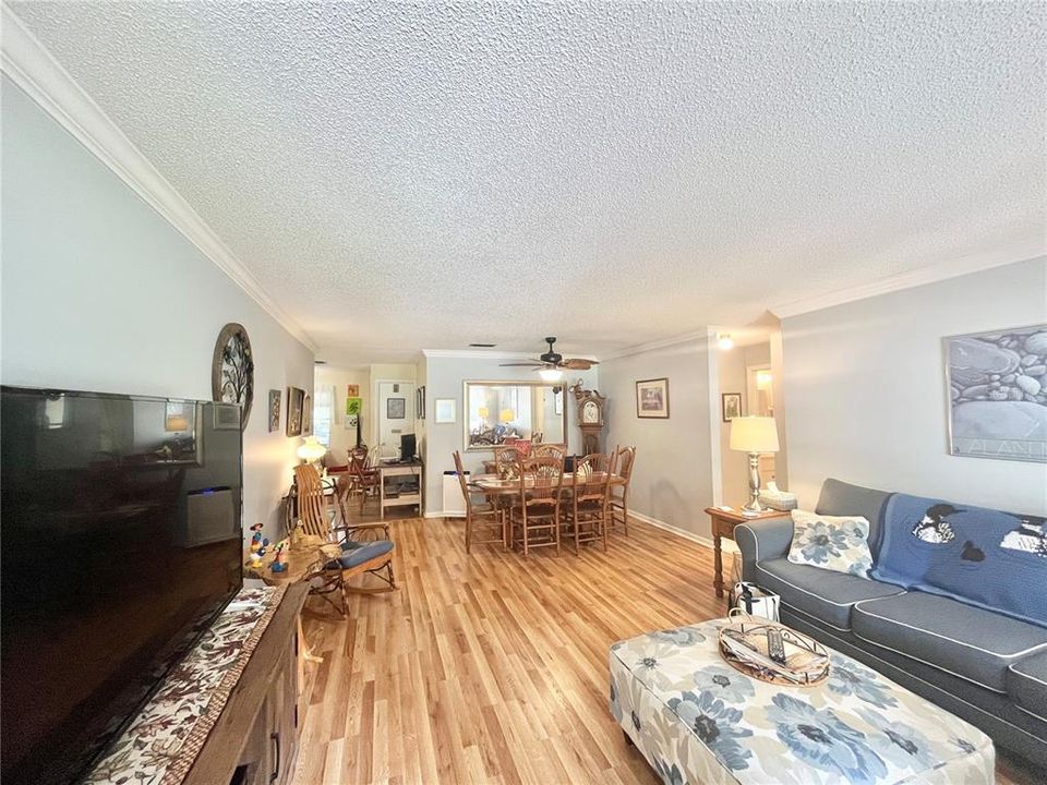 For Sale: $159,900 (2 beds, 2 baths, 1492 Square Feet)